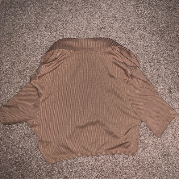cropped t-shirt with collar - Picture 3 of 3